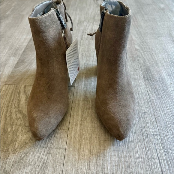 NWT Blondo Suede Ankle Boots Block Heel & Y2K Lace Up Size 6.5 - Picture 4 of 12